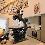 My Fair - Unique Rustic Near Principe Real Apartman Lisboa