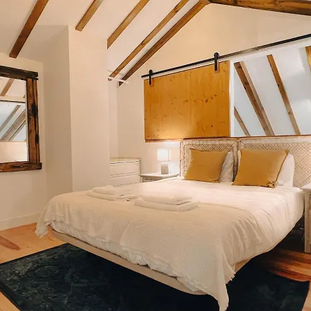Apartment My Fair - Unique Rustic Near Principe Real Lisbon